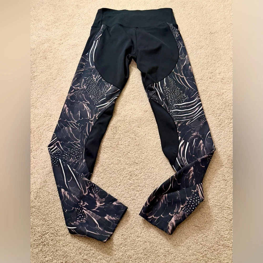 Nike Black and Pink Feather Pattern Leggings - Picture 10 of 12
